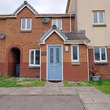 Relaxing 2-Bed Coastal Escape In Port Talbot Appartement Buitenkant foto