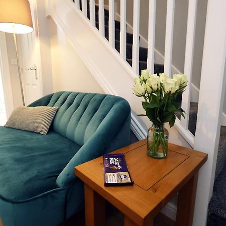 Relaxing 2-Bed Coastal Escape In Port Talbot Appartement Buitenkant foto