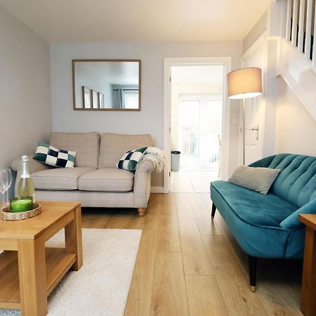 Relaxing 2-Bed Coastal Escape In Port Talbot Appartement Buitenkant foto