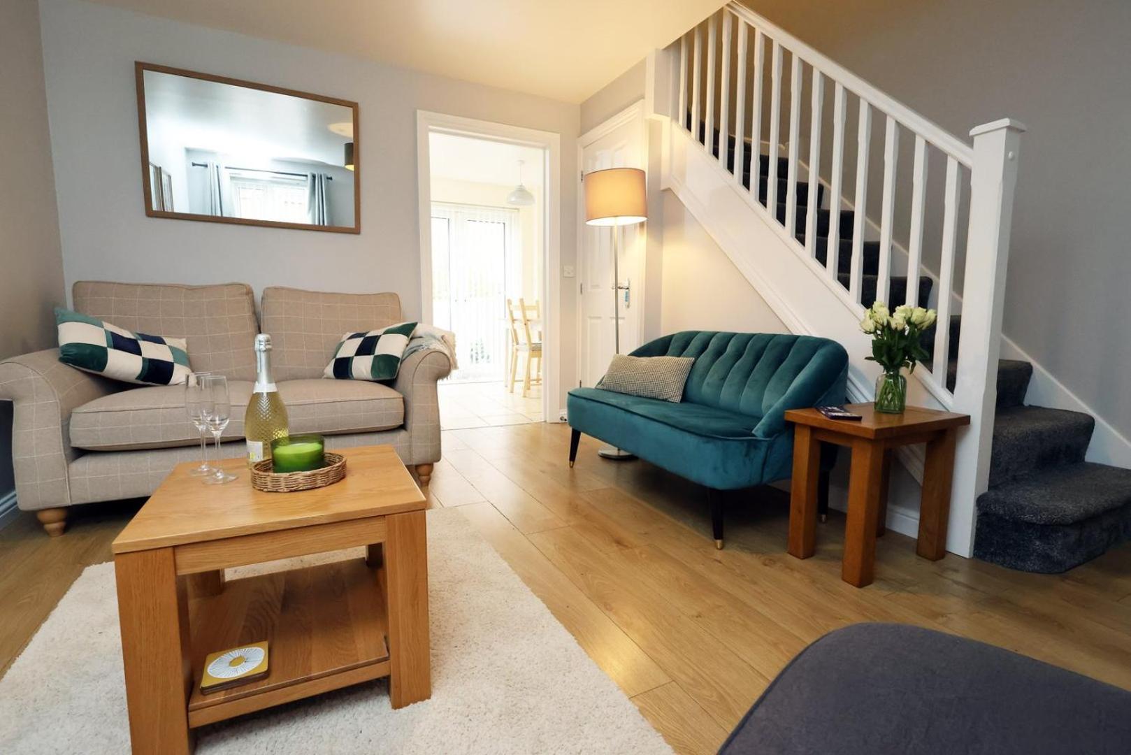 Relaxing 2-Bed Coastal Escape In Port Talbot Appartement Buitenkant foto