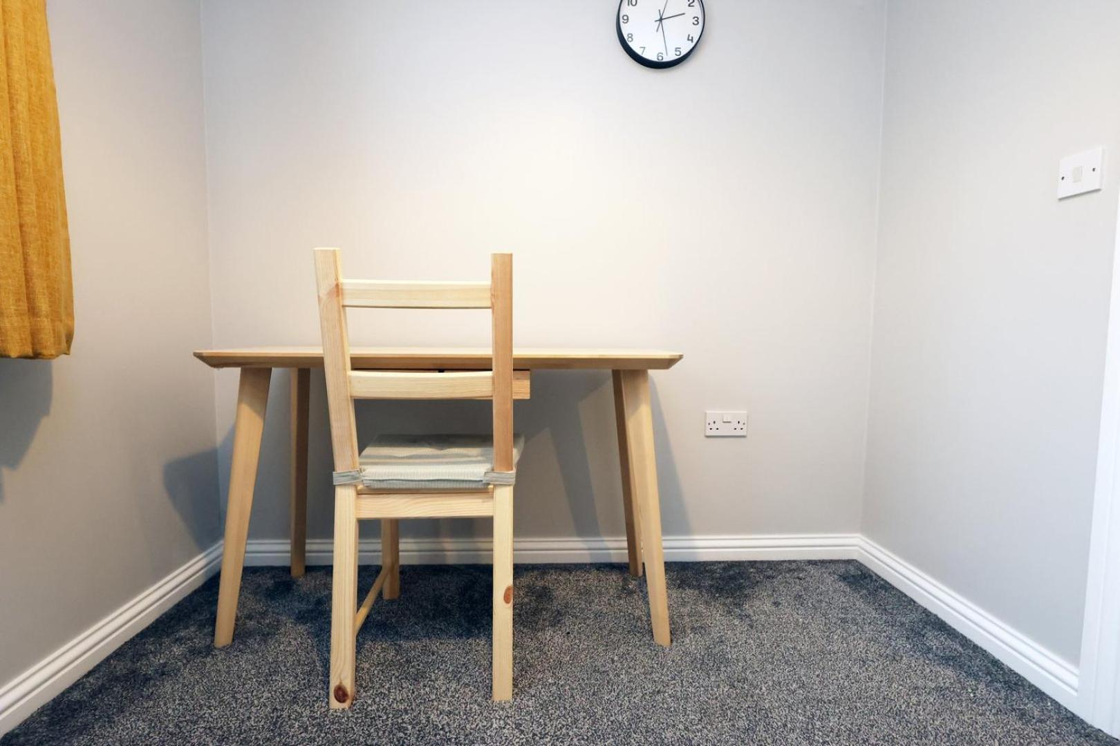 Relaxing 2-Bed Coastal Escape In Port Talbot Appartement Buitenkant foto