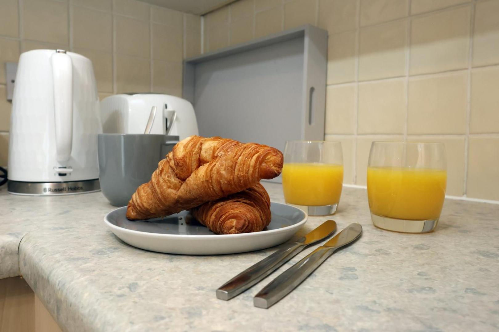 Relaxing 2-Bed Coastal Escape In Port Talbot Appartement Buitenkant foto