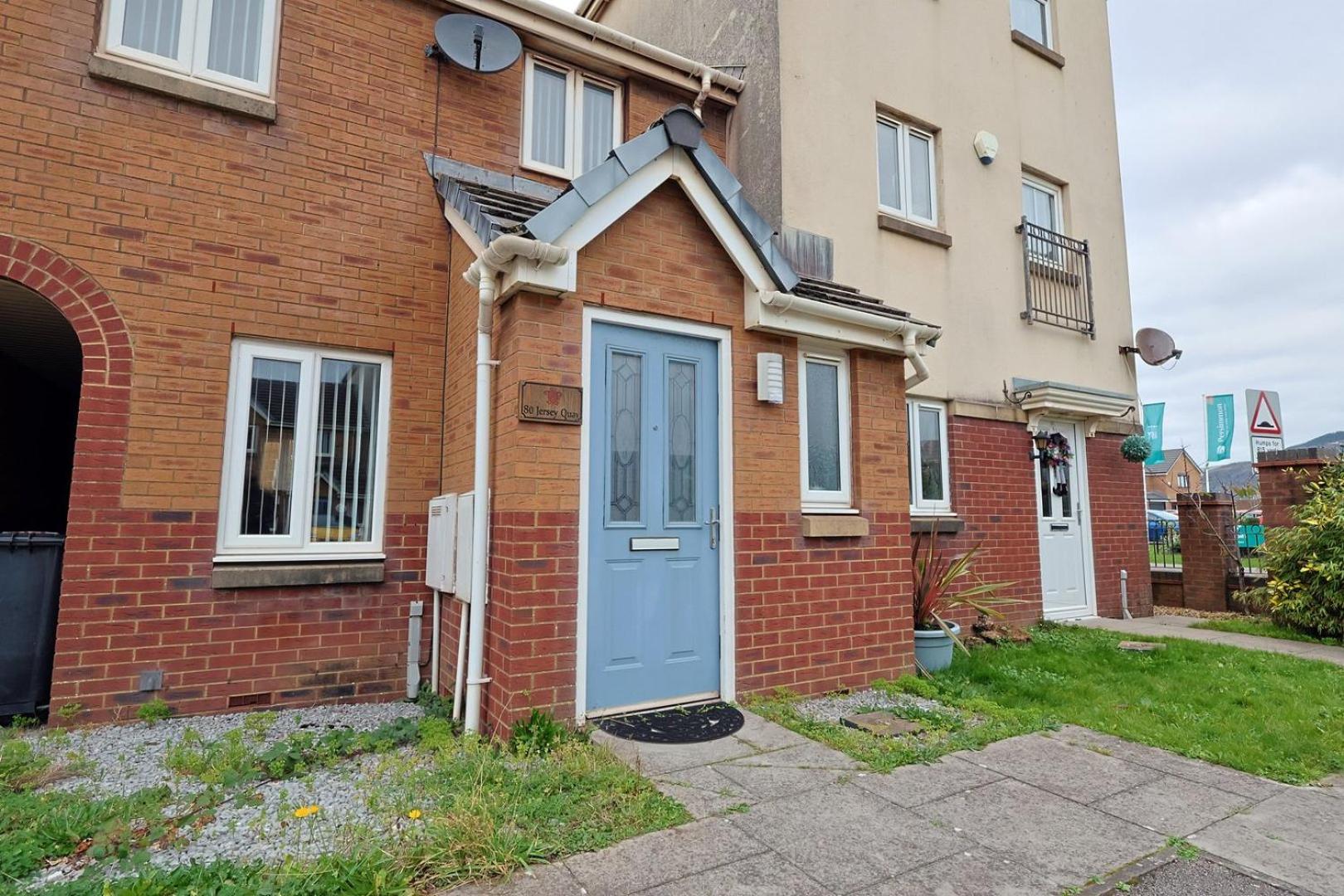 Relaxing 2-Bed Coastal Escape In Port Talbot Appartement Buitenkant foto