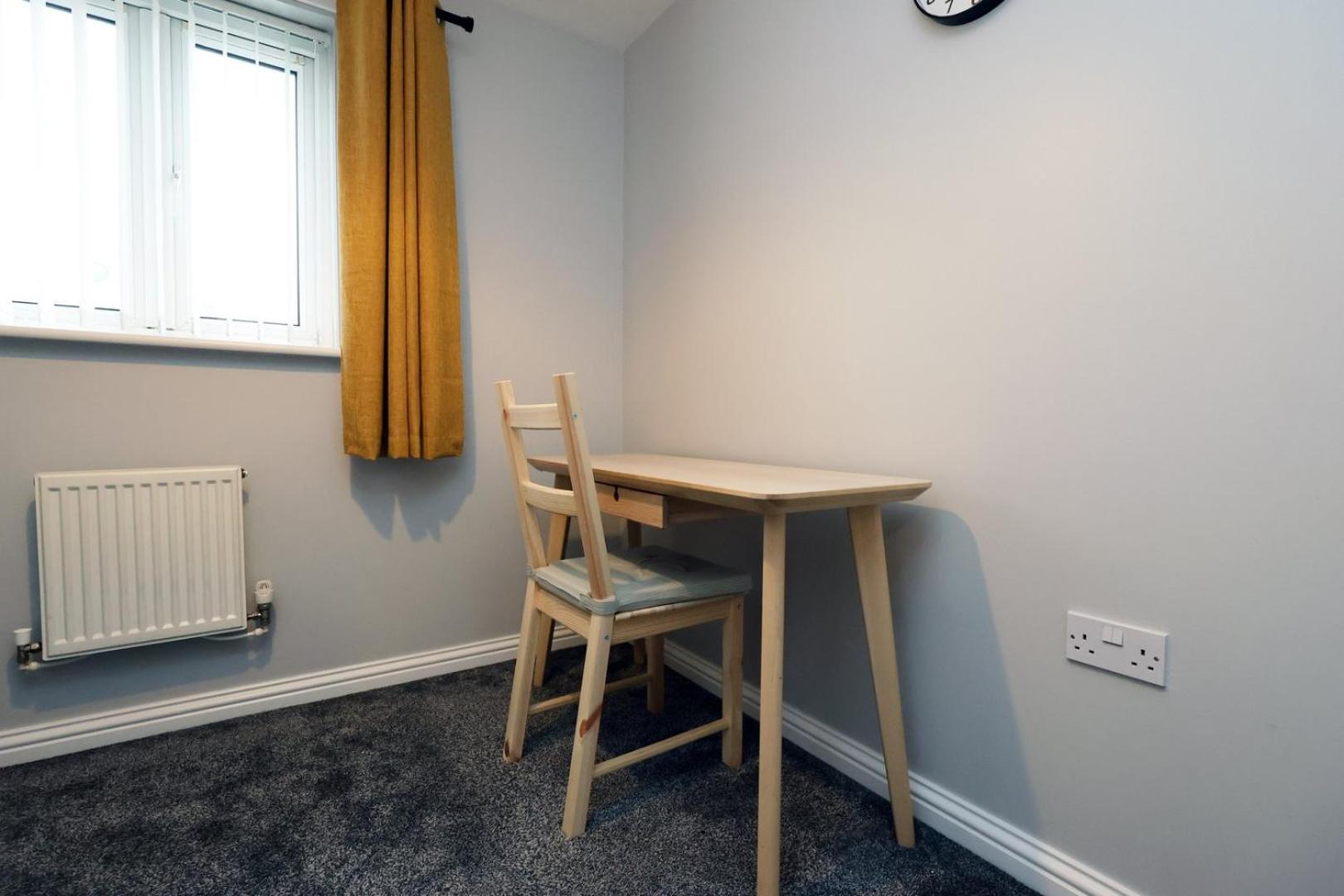 Relaxing 2-Bed Coastal Escape In Port Talbot Appartement Buitenkant foto