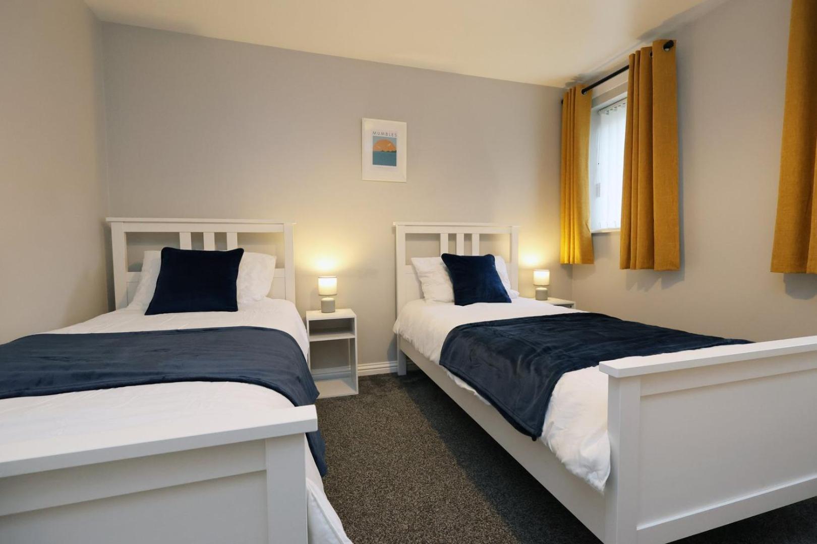 Relaxing 2-Bed Coastal Escape In Port Talbot Appartement Buitenkant foto