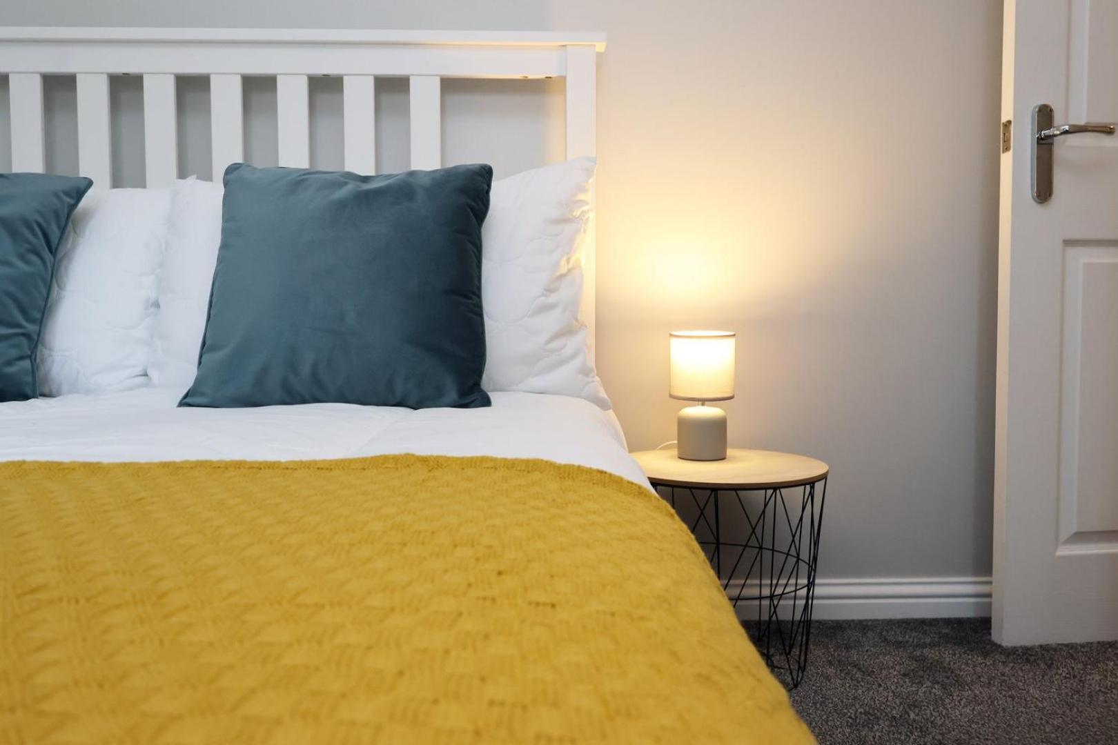 Relaxing 2-Bed Coastal Escape In Port Talbot Appartement Buitenkant foto